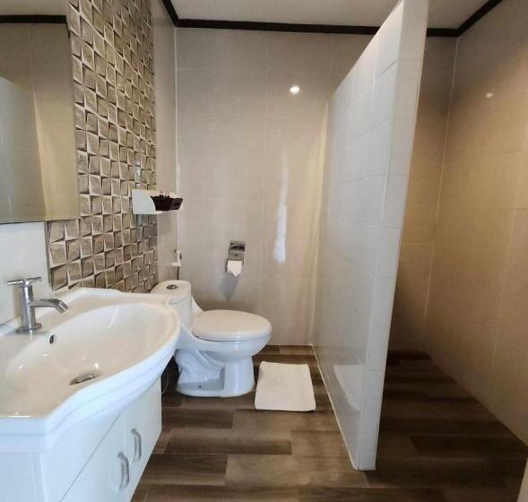 Номер Deluxe, The Tamnan Pattaya Hotel & Resort
