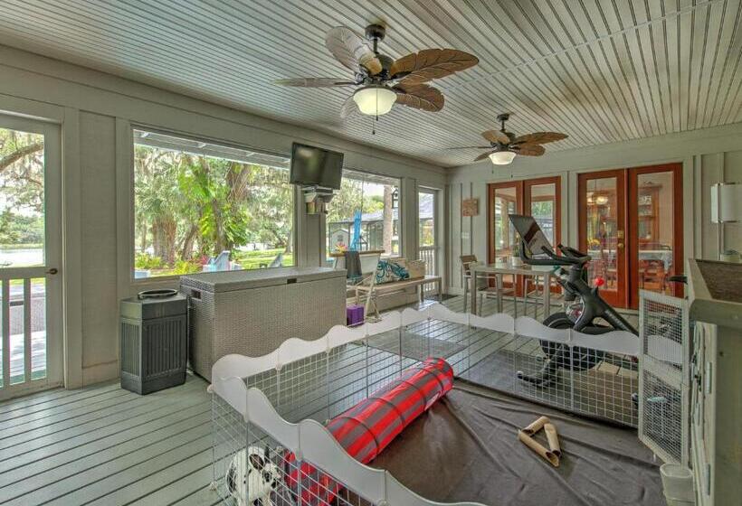 Standard room with outdoor bath, Riverbend Retreat   Fla