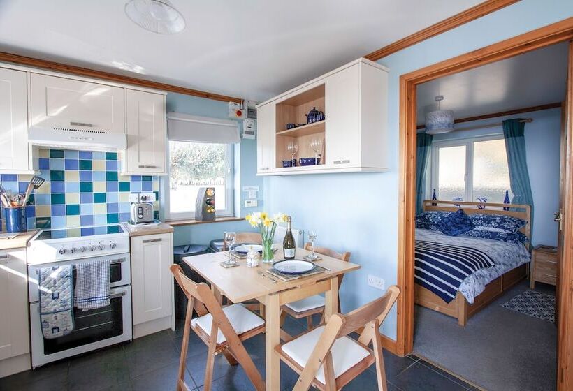 کابین, Bronllys Farm