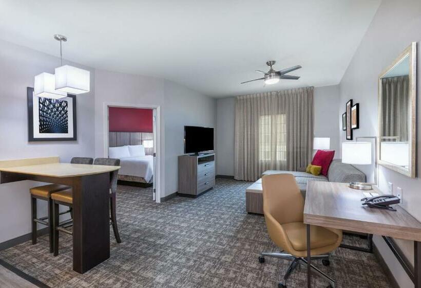 キングサイズベッドのスイートルーム, Staybridge Suites   Houston Iah Airport East, An Ihg