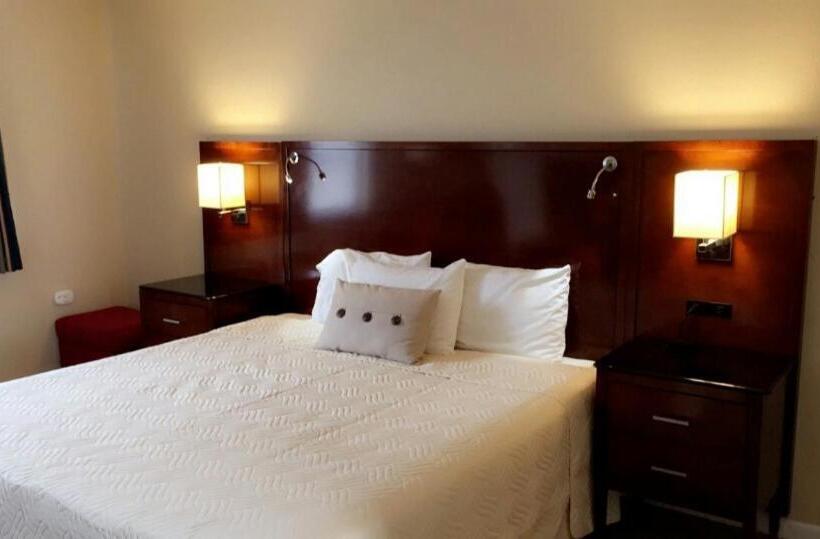 스탠다드 룸 킹사이즈 침대, Sand Pebble Motor Lodge