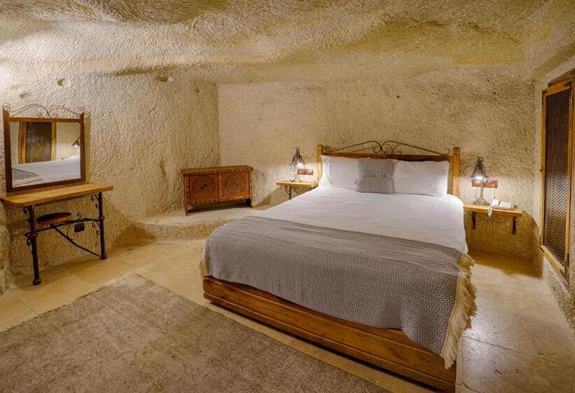 מיטת קינג בסוויטה, Design Cave
