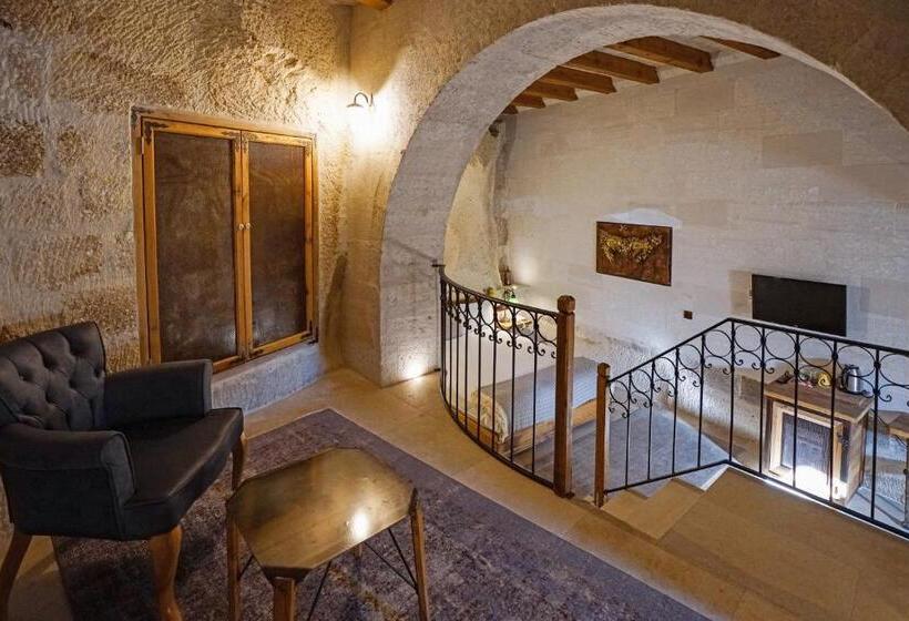 מיטת קינג בסוויטה, Design Cave