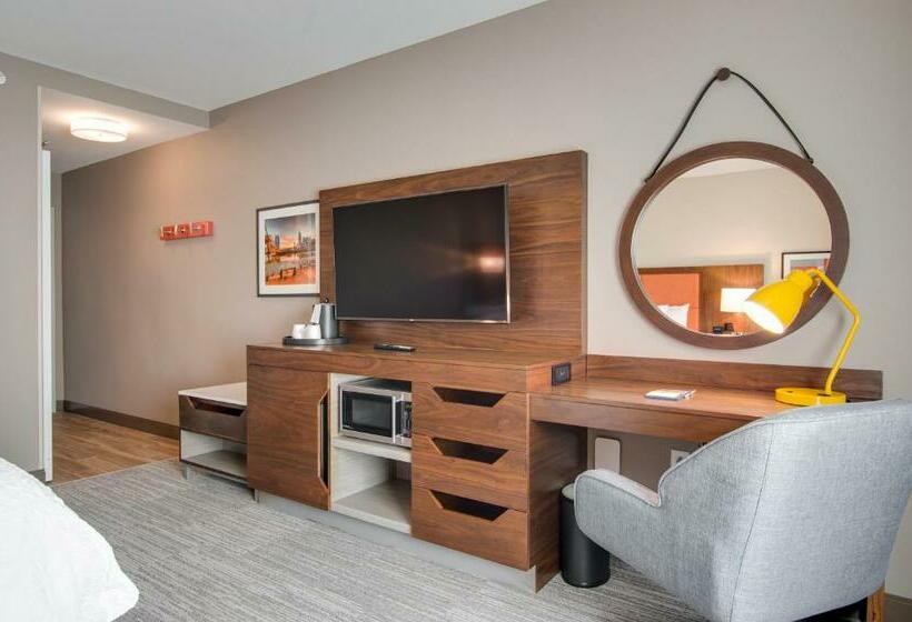 キングサイズベッドのスタンダードルーム, Hampton Inn & Suites Nashville North Skyline