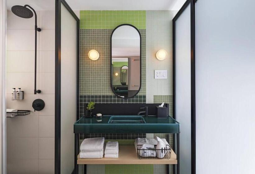 اتاق استاندارد, Moxy Nyc East Village