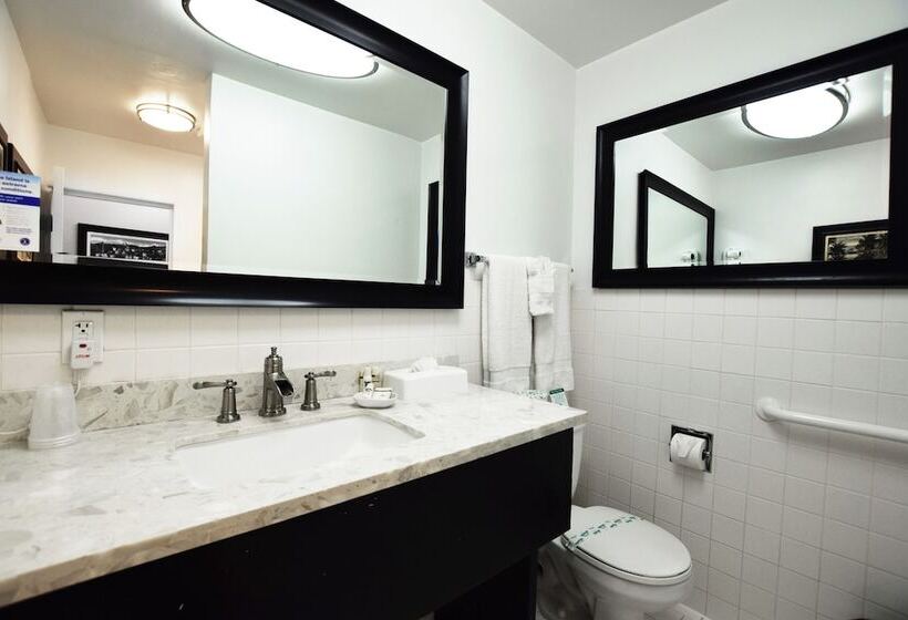 Семейный Номер, Catalina Courtyard Suites