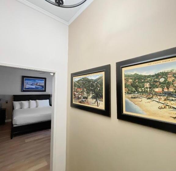Семейный Номер, Catalina Courtyard Suites