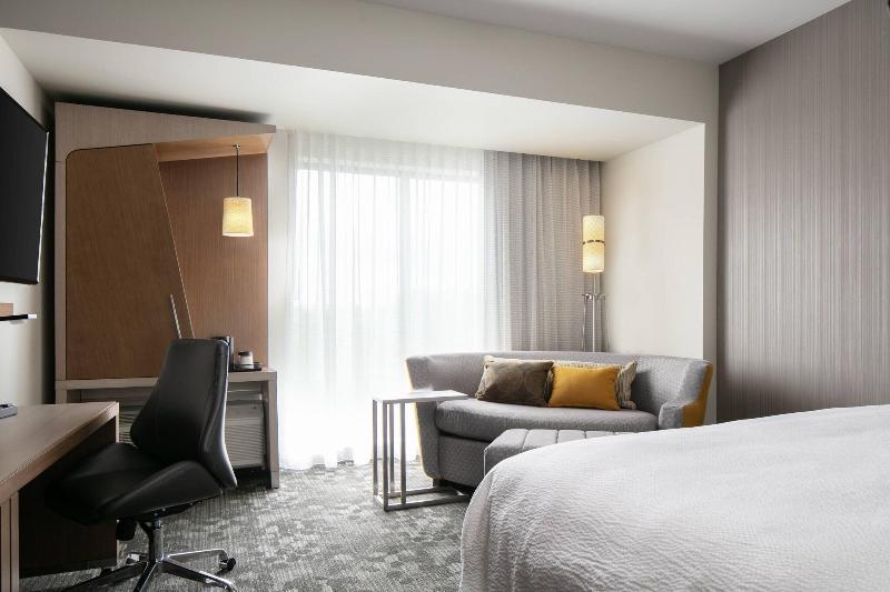 اتاق استاندارد با تخت بزرگ, Courtyard Sioux City Downtown/convention Center