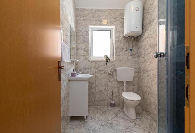 اتاق استاندارد سه تخته با بالکن, Aldino Rooms