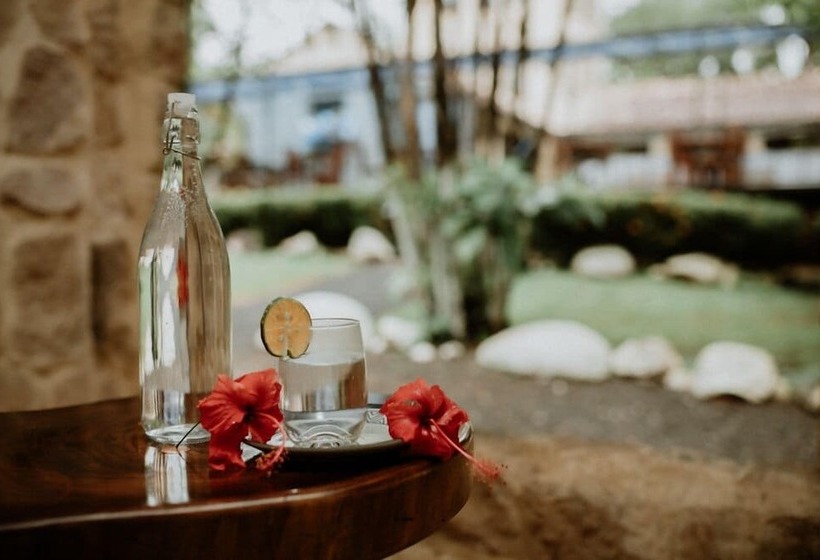 Семейное Бунгало, Castillo Tambor Resort & Restaurant