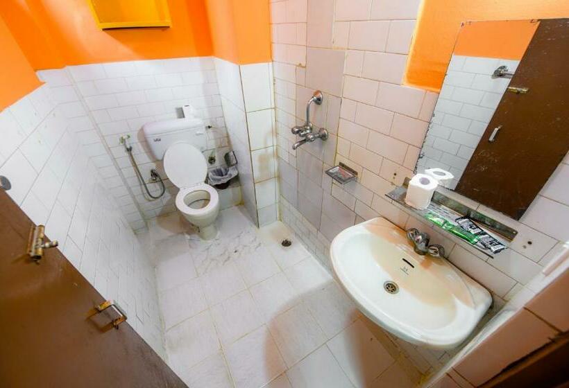 اتاق اکونومی, Pomelo House