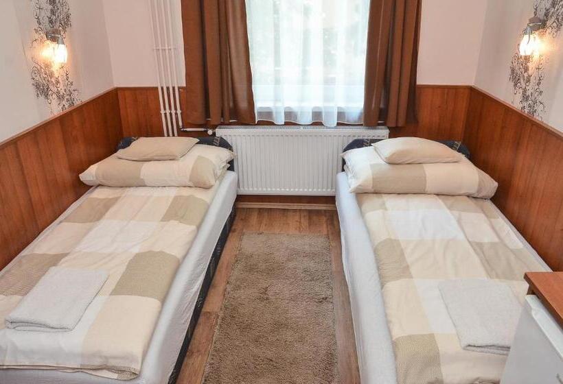 اتاق استاندارد, Média Panzió és Apartmanház