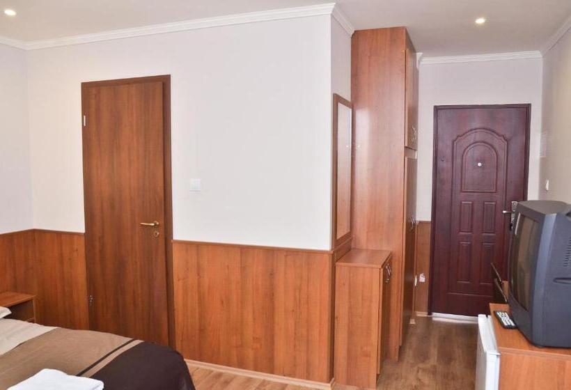 اتاق استاندارد سه نفره, Média Panzió és Apartmanház