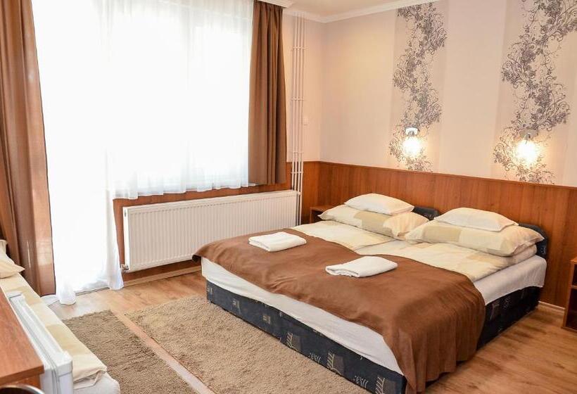 اتاق استاندارد سه نفره, Média Panzió és Apartmanház