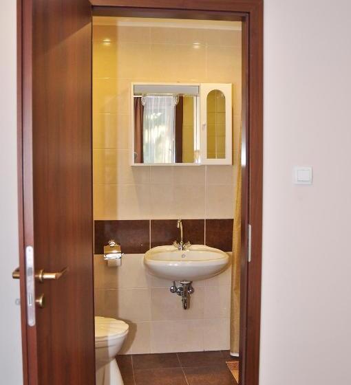 استودیوی استاندارد, Média Panzió és Apartmanház