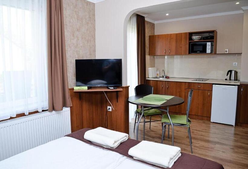 استودیوی استاندارد, Média Panzió és Apartmanház