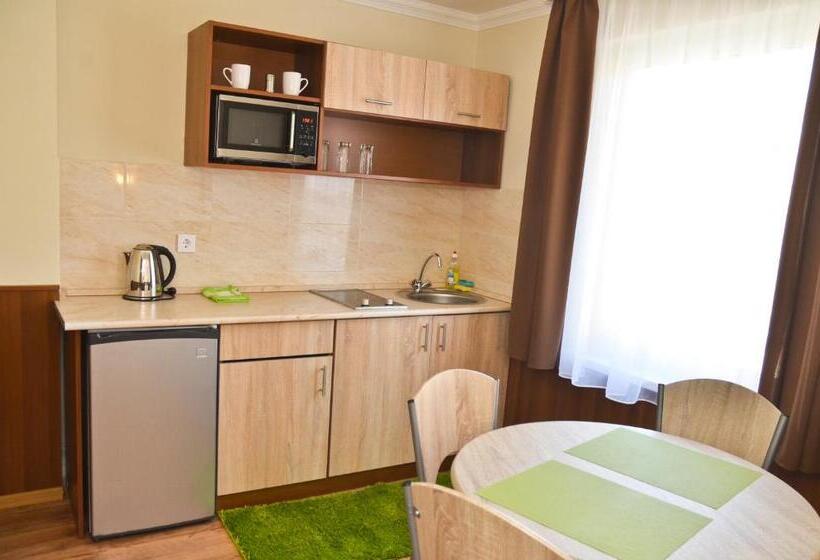 استودیوی استاندارد, Média Panzió és Apartmanház