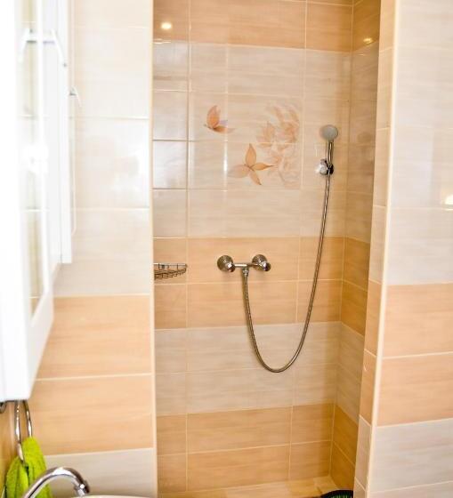 استودیوی استاندارد, Média Panzió és Apartmanház