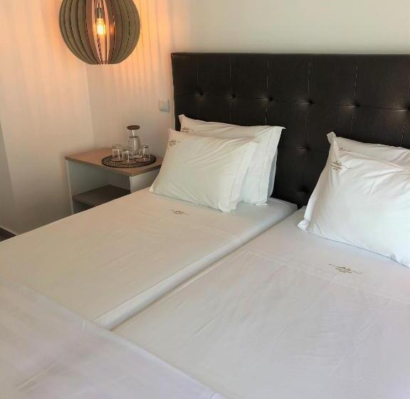 اتاق استاندارد سه نفره, Authentic Tavira
