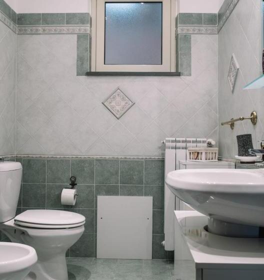 سوییت لوکس, B&b Anthea
