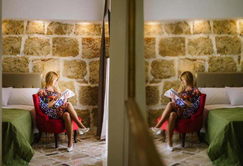 اتاق لوکس سه تخته, Regina Elena Charme Rooms