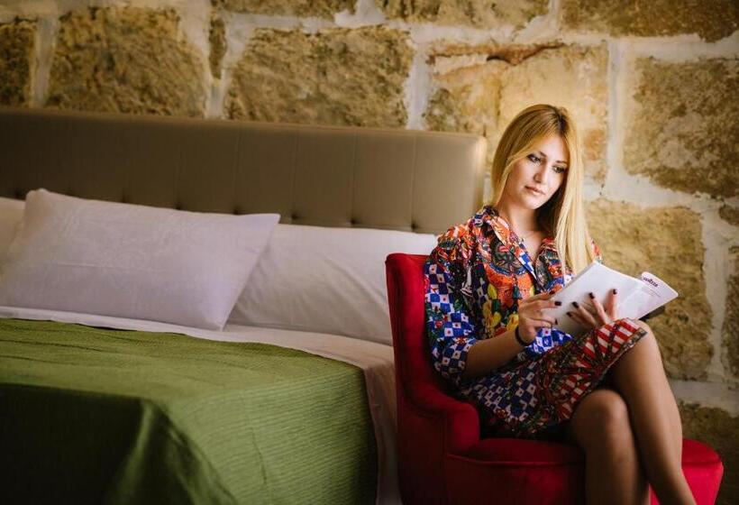 اتاق لوکس سه تخته, Regina Elena Charme Rooms