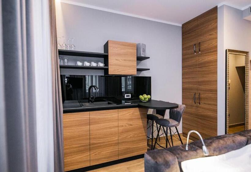 استودیوی لوکس, Teatro Suite & Rooms