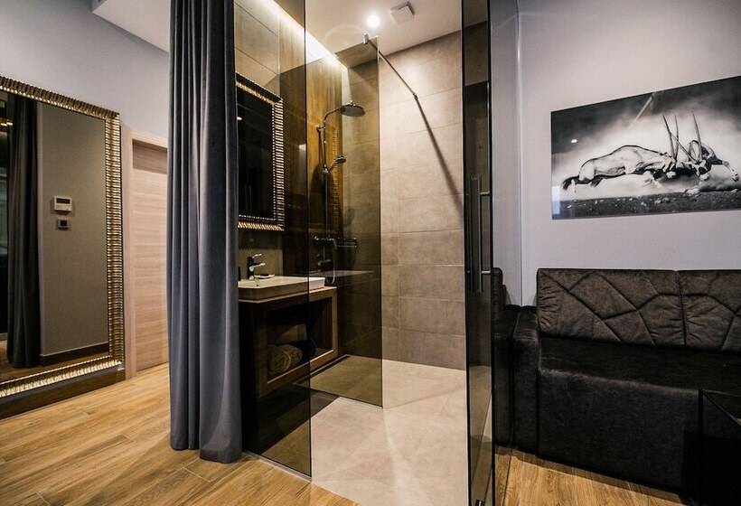 استودیوی لوکس, Teatro Suite & Rooms