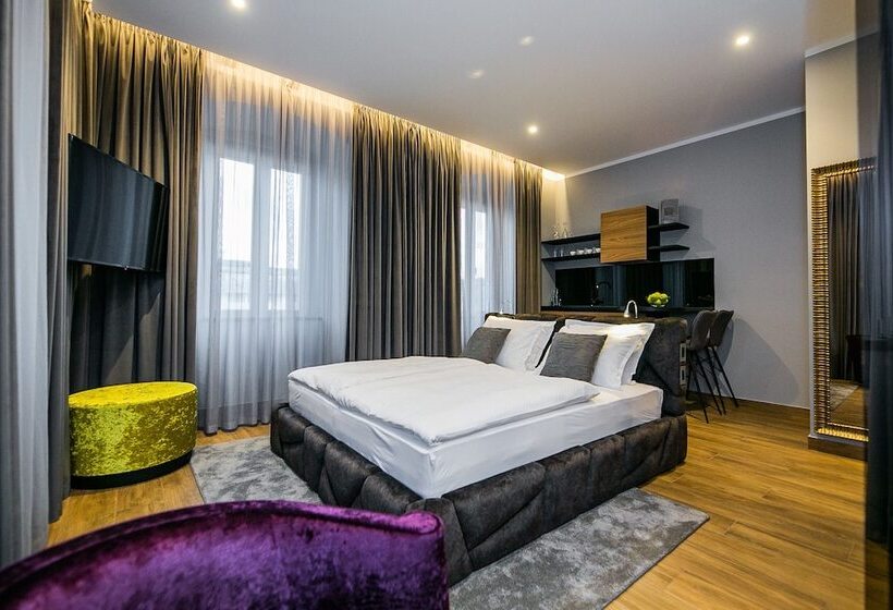 استودیوی لوکس, Teatro Suite & Rooms