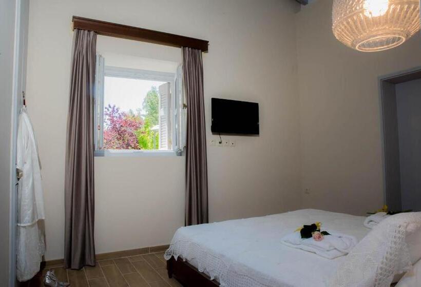 سوییت لوکس, Kyria Boutique House