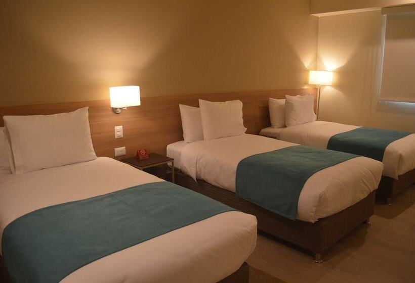 اتاق استاندارد سه نفره, Arawi Miraflores Express