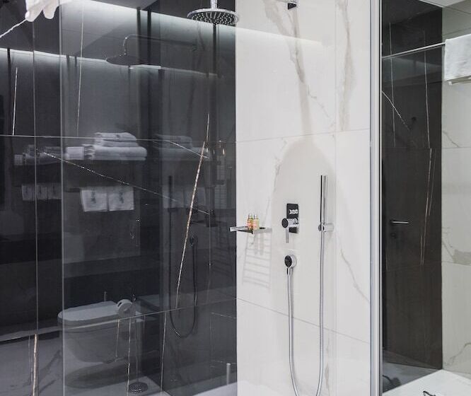 スーペリアールーム, Pod Zidom Rooms