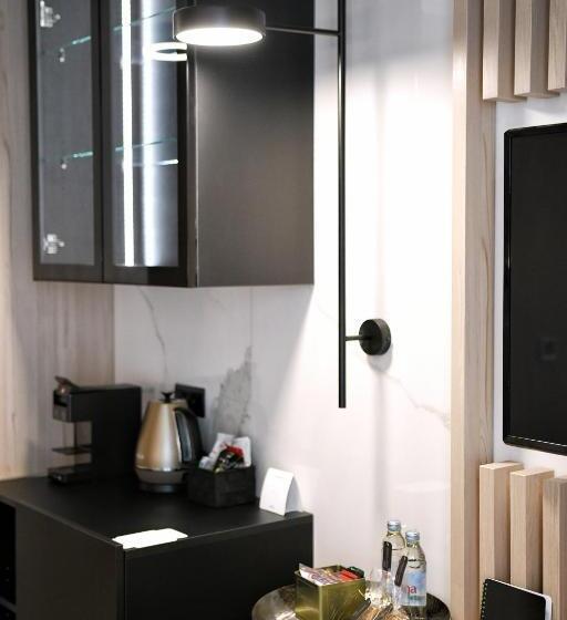 اتاق لوکس با بالکن, Pod Zidom Rooms