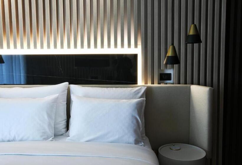 اتاق لوکس با بالکن, Pod Zidom Rooms
