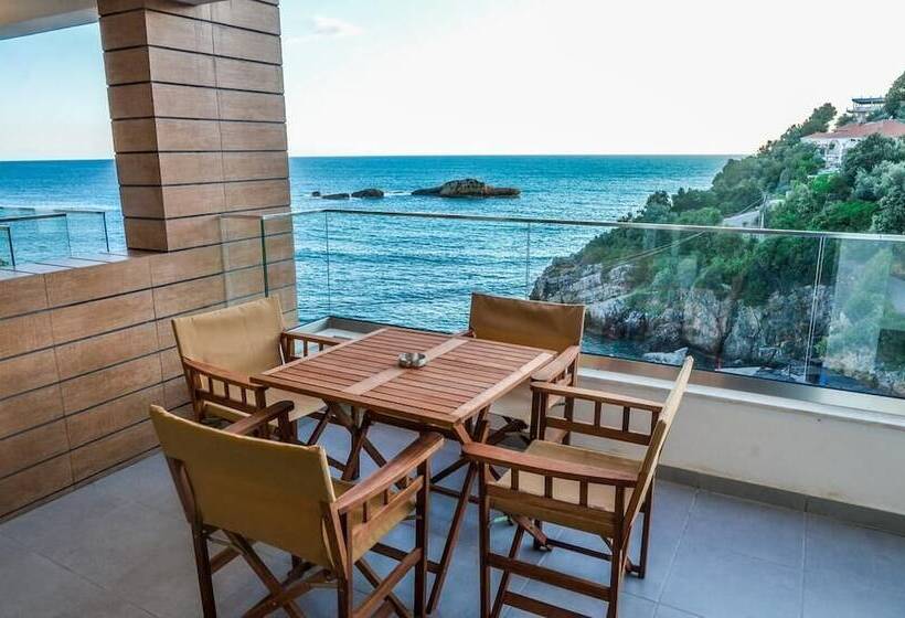 2 Bedroom Deluxe Apartment Sea View, Mediterraneo Liman