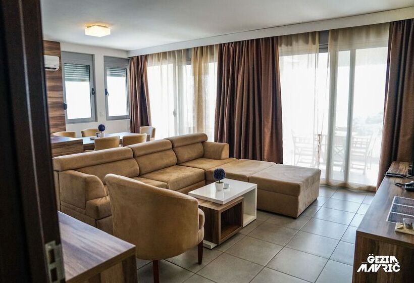 2 Bedroom Deluxe Apartment Sea View, Mediterraneo Liman