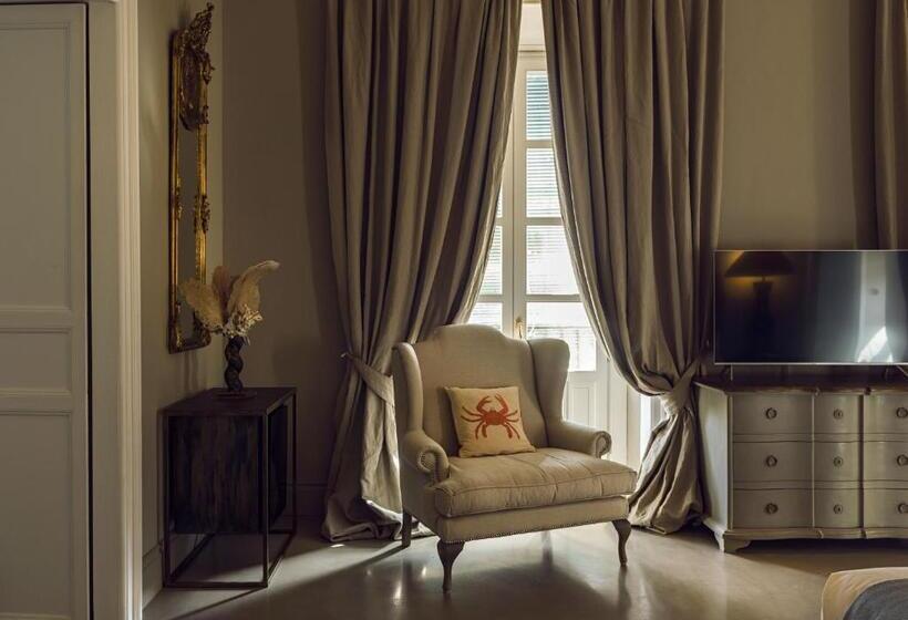 سوئیت با بالکن, Seven Rooms Villadorata