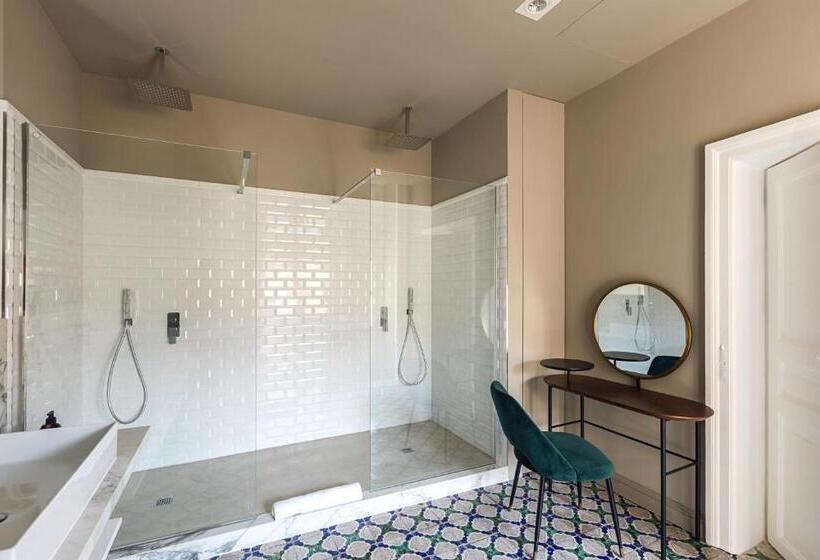 سوئیت با بالکن, Seven Rooms Villadorata