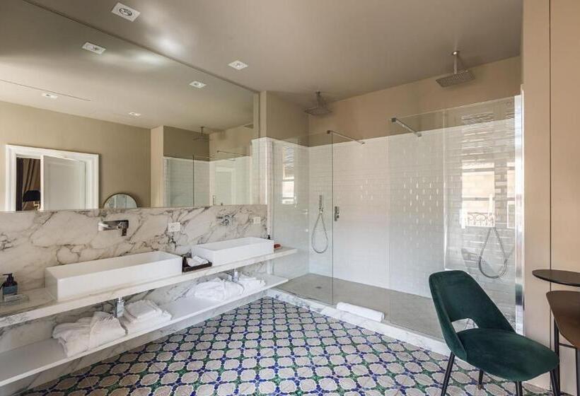 سوئیت با بالکن, Seven Rooms Villadorata