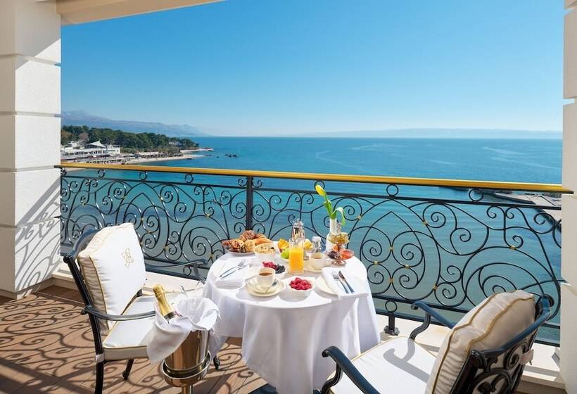 اتاق لوکس با تخت بزرگ, Villa Harmony