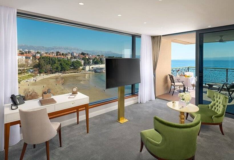 اتاق لوکس با تخت بزرگ, Villa Harmony