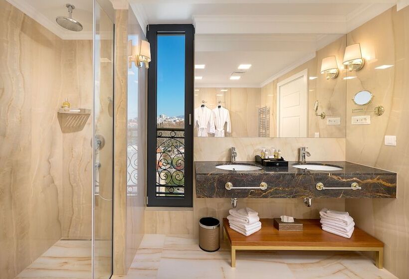 اتاق لوکس با تخت بزرگ, Villa Harmony