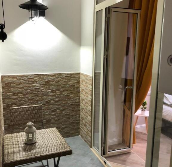 اتاق لوکس سه تخته, Domo B&b