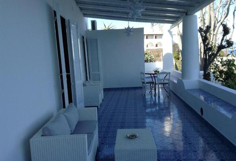 اتاق لوکس با چشم‌انداز دریا, Resort Villa Lydia