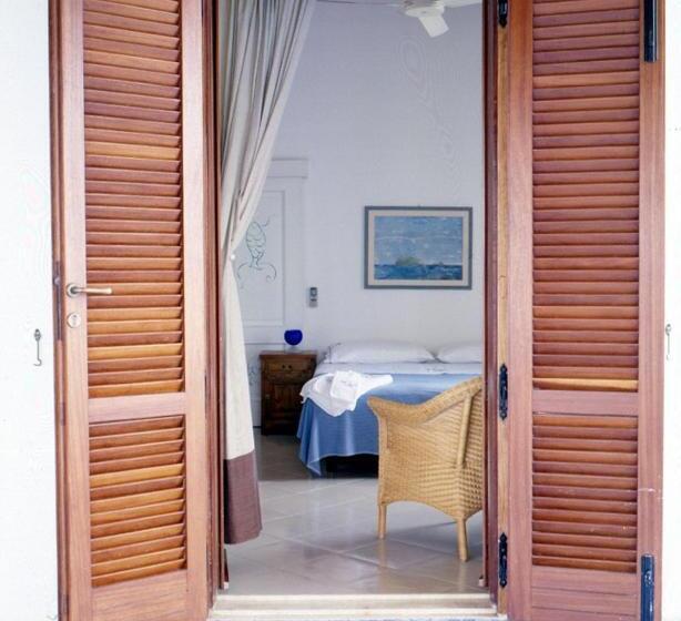 اتاق لوکس با چشم‌انداز دریا, Resort Villa Lydia