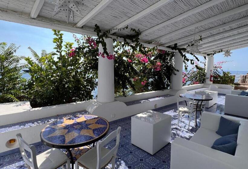 اتاق لوکس با چشم‌انداز دریا, Resort Villa Lydia