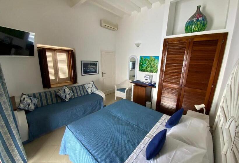 اتاق لوکس با چشم‌انداز دریا, Resort Villa Lydia