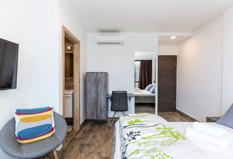 Номер Deluxe Вид на Город, Apinelo Tower Rooms