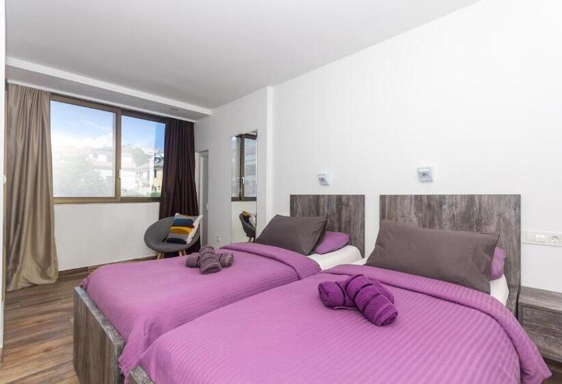 Номер Deluxe Вид на Город, Apinelo Tower Rooms