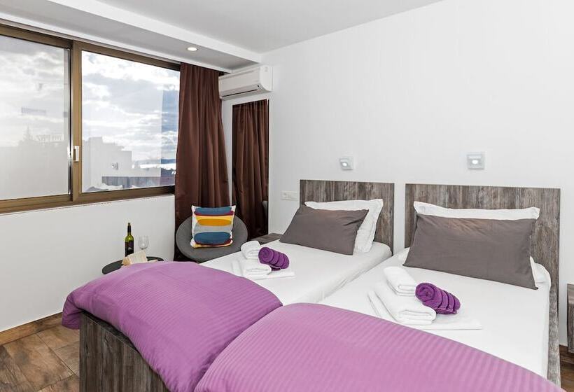 Номер Deluxe Вид на Город, Apinelo Tower Rooms